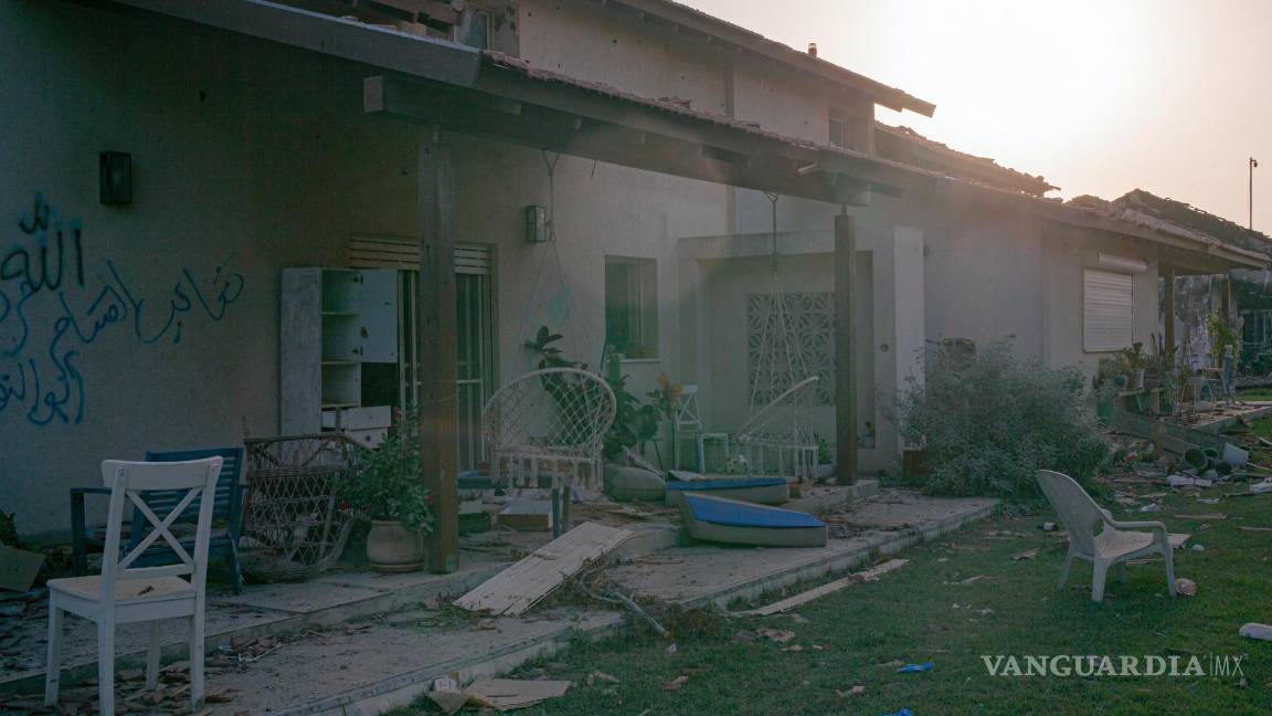 $!Daños y graffiti del ataque del 7 de octubre a viviendas en el kibutz Be’eri, 23 de octubre de 2023.