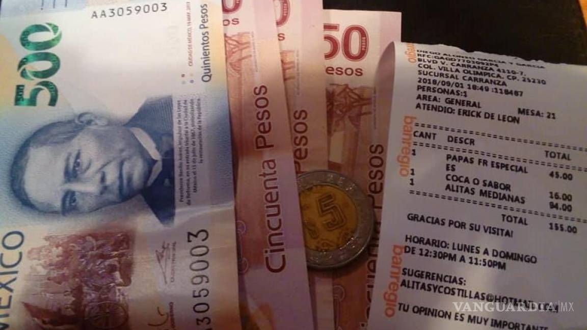 VIDEO: Cliente 'confunde' billete de 500 pesos con uno de 20 y deja muy buena propina en Saltillo