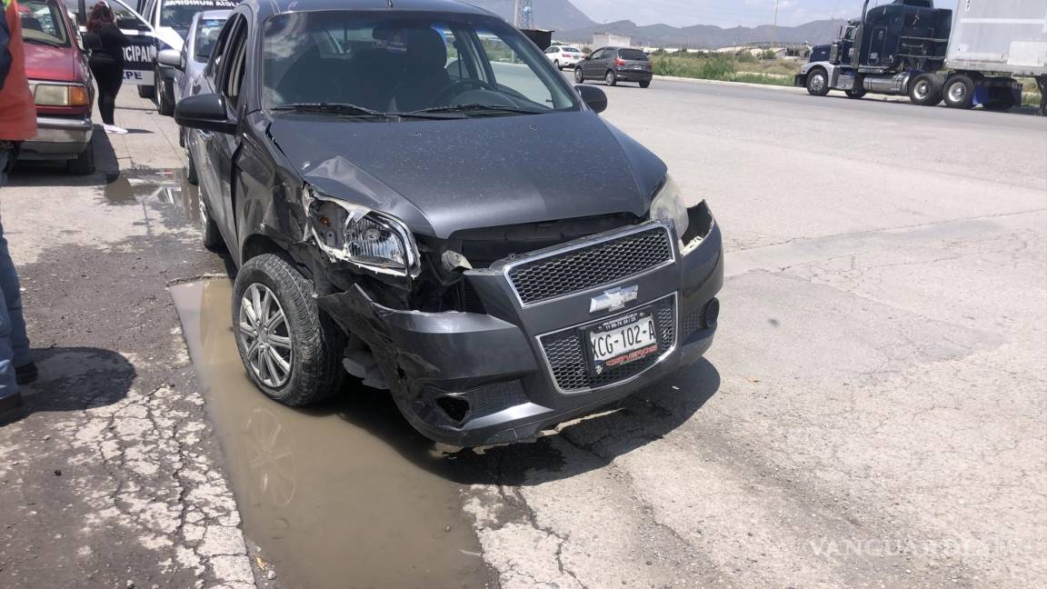 Causa choque cuando llegaba al trabajo en empresa en Ramos Arizpe