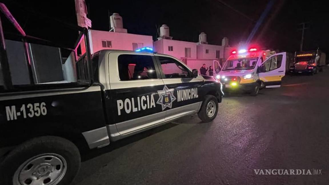 $!Eran casi las 01:00 horas de este lunes, cuando elementos de la Policía Municipal Preventiva vieron a una persona tirada en un predio baldío del bulevar Revolución.