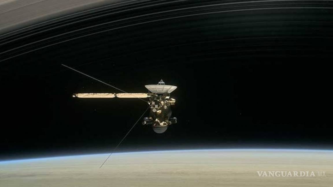 NASA difunde imágenes de Cassini en su paso por Saturno
