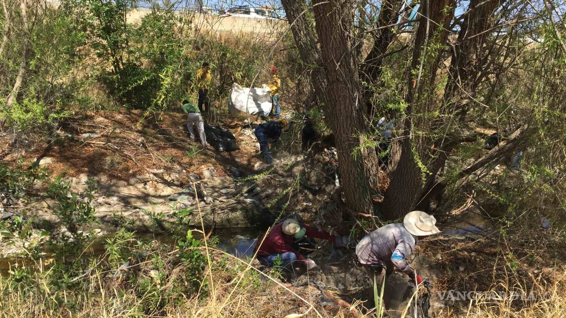 $!Realizan limpia del arroyo Ceballos para conmemorar el Día Mundial del Agua en Coahuila