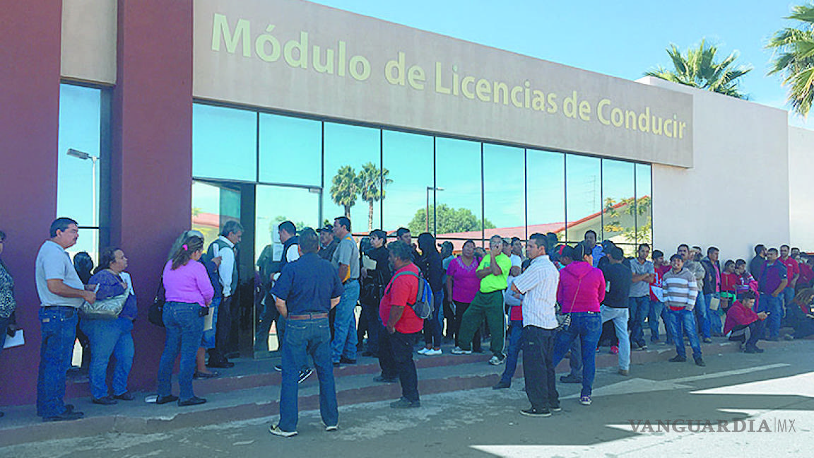 Conductores de Saltillo se arrepienten de comprar licencias en el 'Buen Fin'