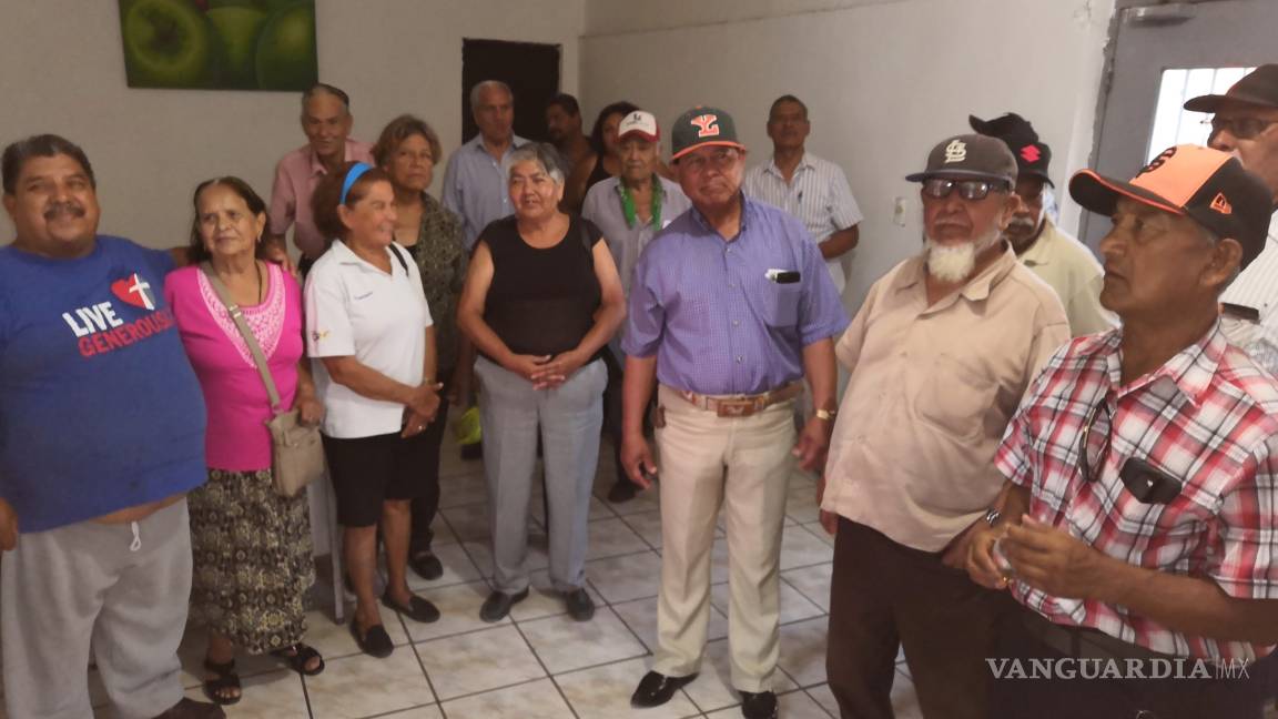 Adultos mayores piden se respeten descuentos en el transporte público de Monclova