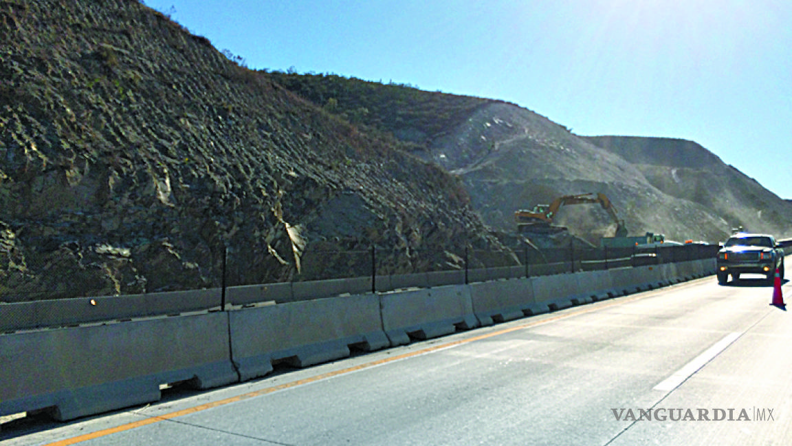 Cara y en eterna reparación la autopista Saltillo-Monterrey