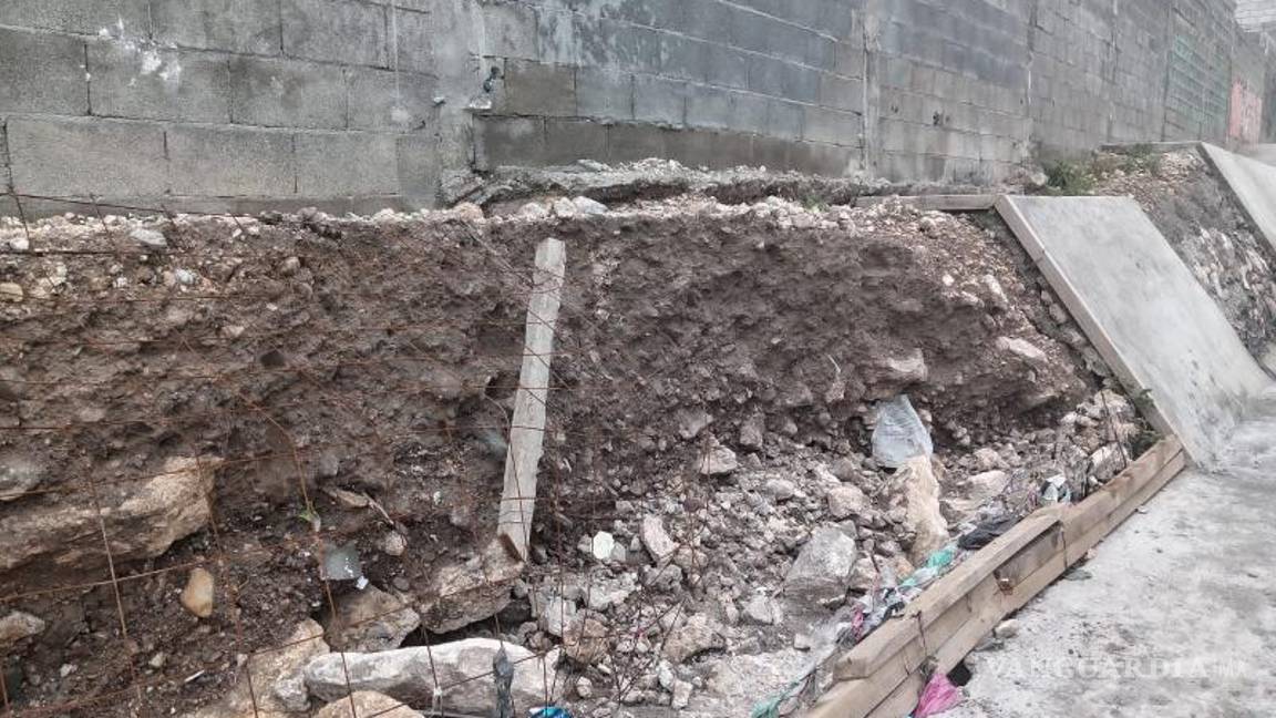 $!Vecinos de la colonia Teresitas denuncian daños estructurales causados por canal inconcluso.