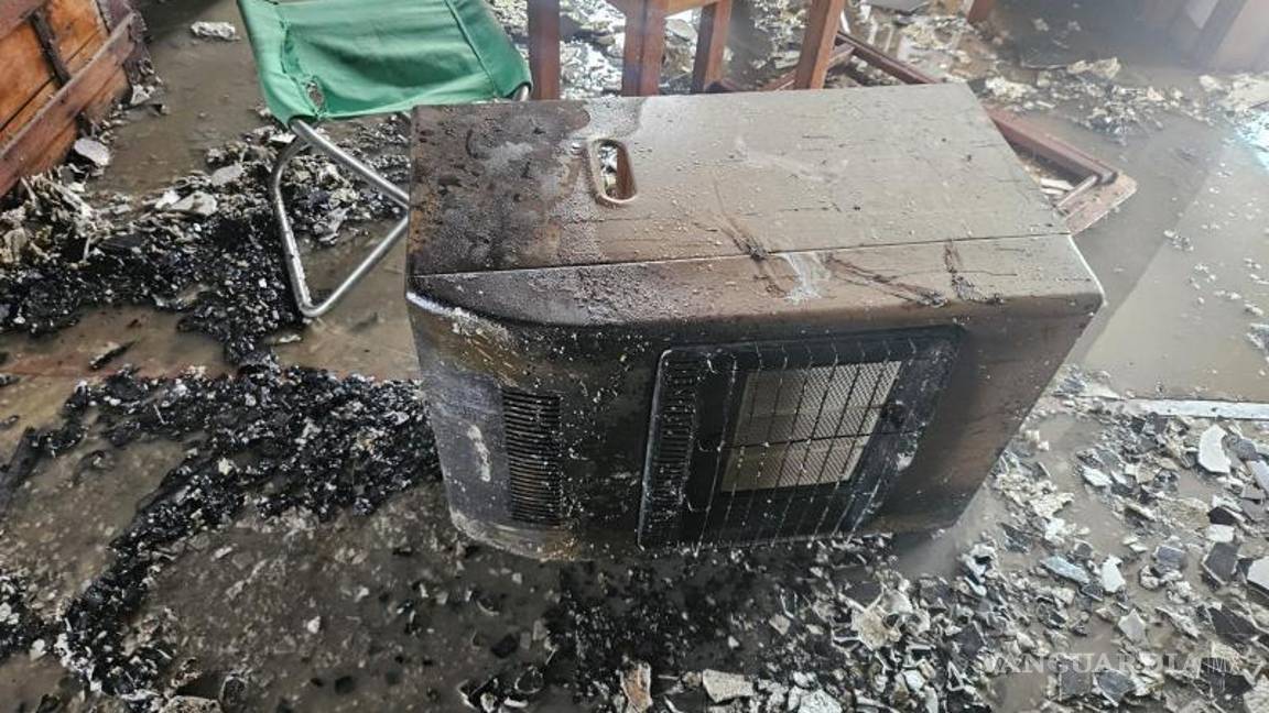 $!El tanque de gas de 10 kilogramos, conectado a un calefactor, originó la acumulación de gas.