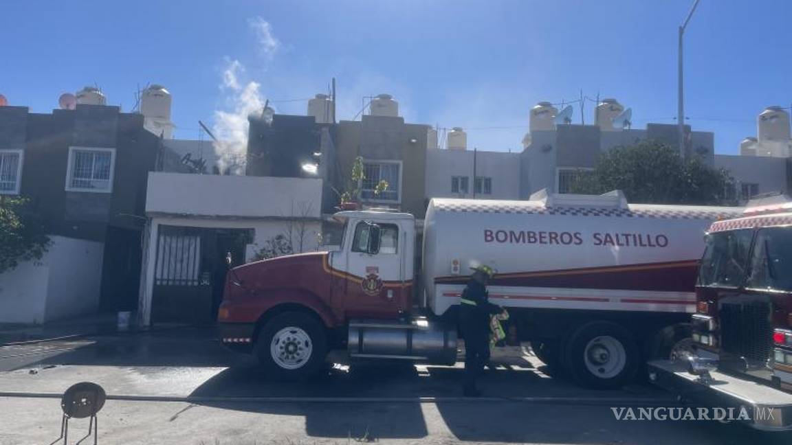 $!Dos cisternas de Bomberos acudieron tras el reporte al sistema de emergencias 911.