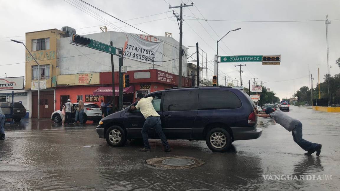 $!Intensas lluvias inundan de nuevo a Torreón, Coahuila