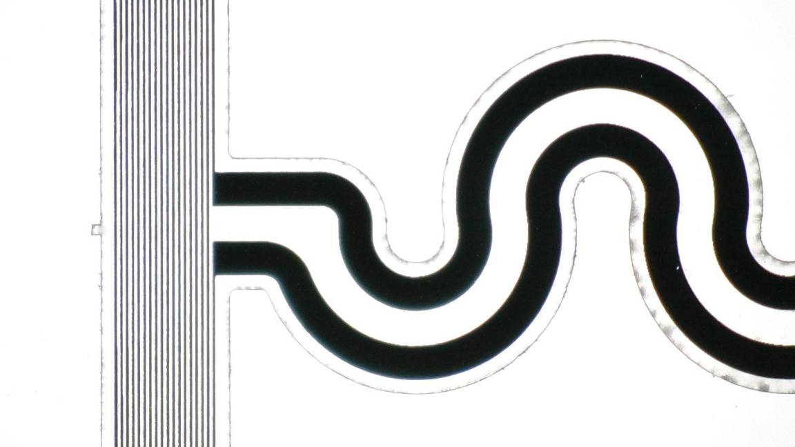 $!Vista cercana del sensor de temperatura integrado del dispositivo, que controla la temperatura dentro del cuerpo, justo en el nervio afectado. Foto: Northwestern University.