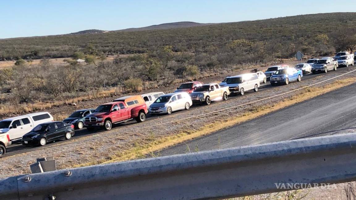 Gran congestionamiento en la carretera 57 tras el retorno de paisanos en Allende, Coahuila