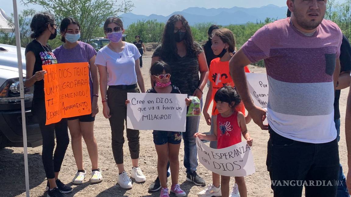 $!Entran dos binomios caninos a mina Micarán; aún no existe versión oficial de que mineros sigan con vida