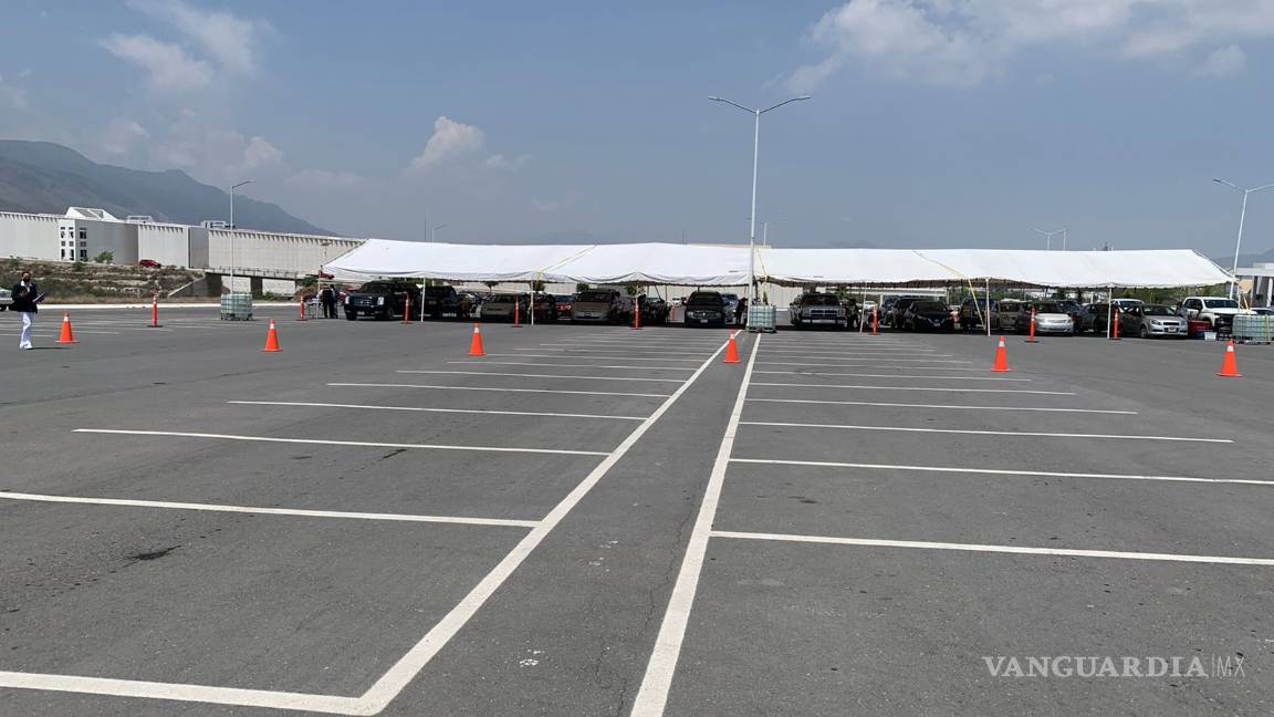 $!Lucen solos módulo de vacunación en Ciudad Universitaria