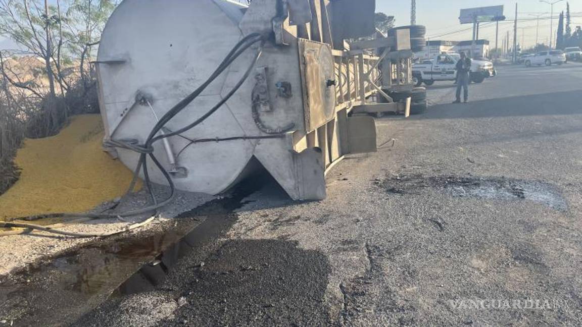 $!Se requirió la presencia de 3 grúas, una para levantamiento de la cabina y dos para la extracción del alimento.