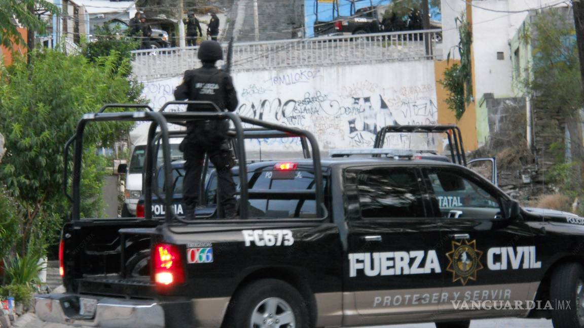 Caen tres de la Fuerza Civil con arma y drogas en Nuevo León