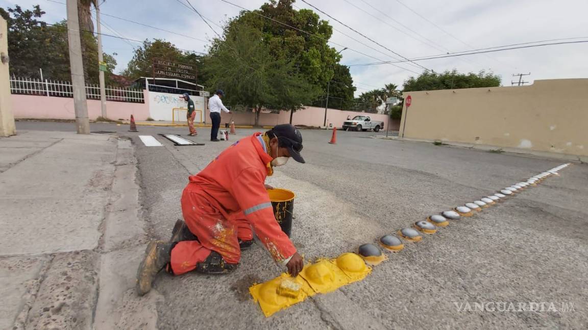 Trabajos de señalética y semáforos no se detienen en Torreón