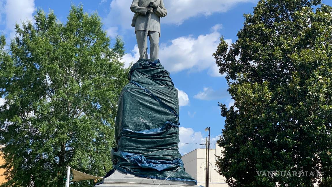 $!Monumentos y estatuas son víctimas de la ira y las protestas antirracistas en todo el mundo (fotos)