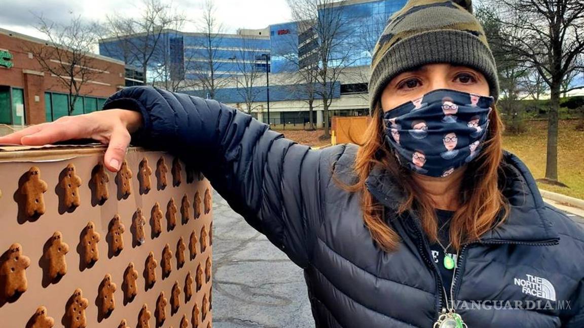 $!Padres de hijos fallecidos en Parkland regalan galletas con "balazos" a la NRA