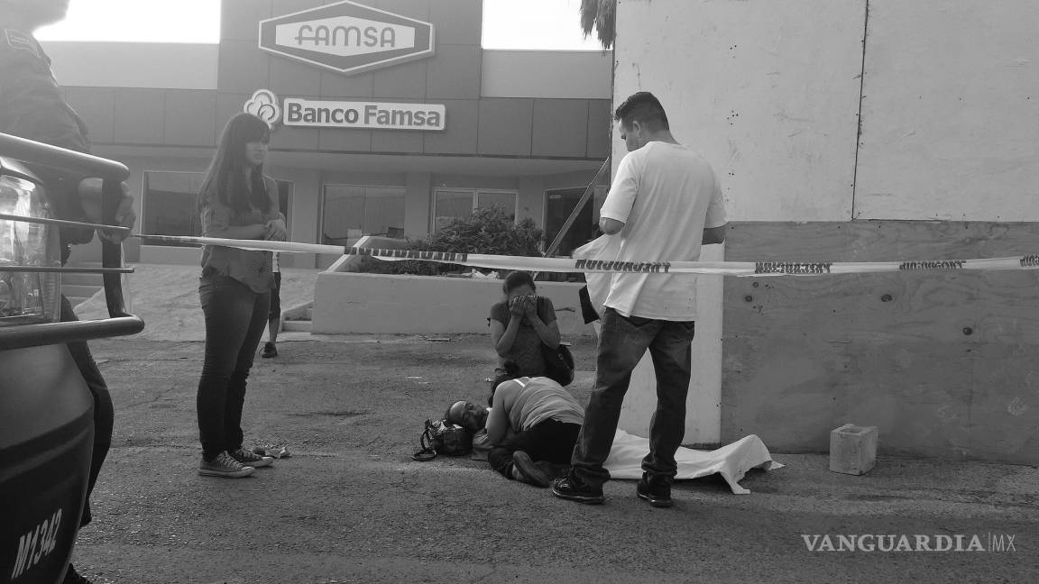 Encuentran persona sin vida en estacionamiento de centro comercial en Saltillo