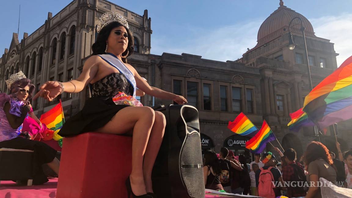 Saltillo se llena de arcoiris; desfile LGBTTI+ se extiende por las principales calles de la ciudad