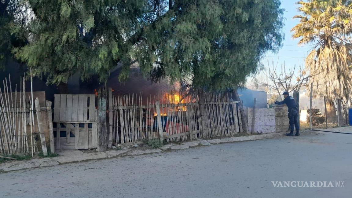 Quema de basura se sale de control y consume tejabanes en Ramos Arizpe