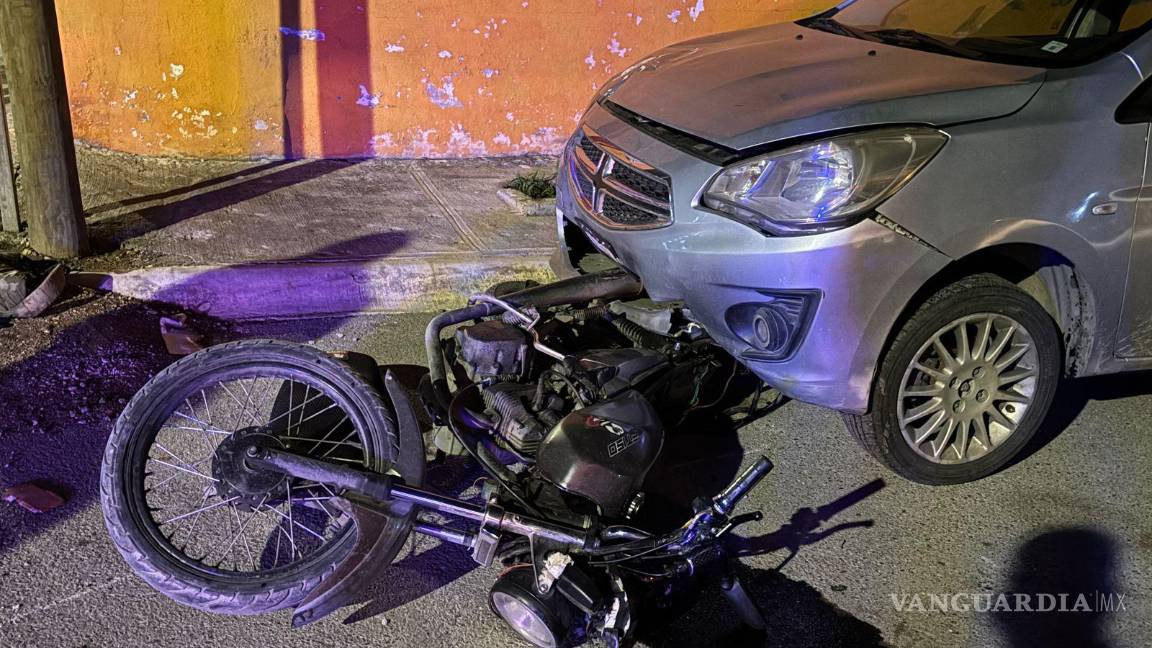 $!El conductor de la motocicleta fue trasladado a un hospital por sus propios medios.
