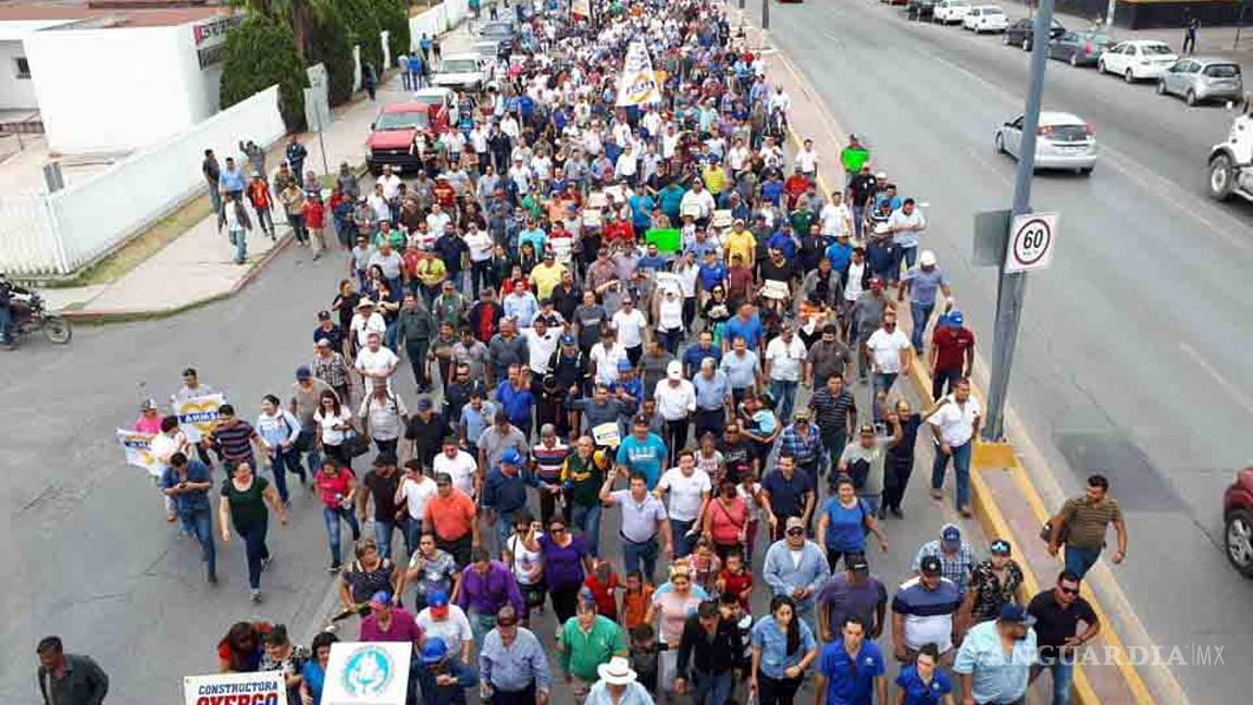 $!Marchan miles por la estabilidad de Altos Hornos de México, en Monclova