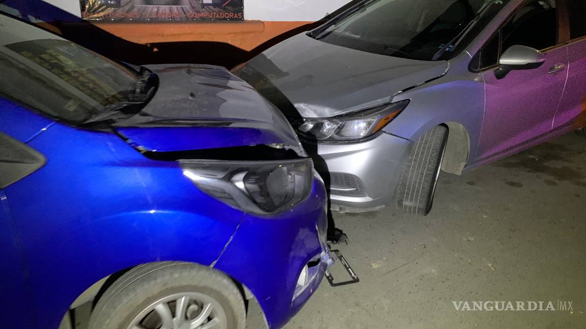 $!Se lo llevan esposado tras persecución y accidente