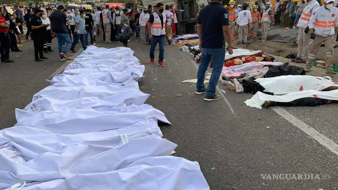 Mueren 49 migrantes en volcadura de tráiler en Chiapas; reportan 58 heridos hasta el momento