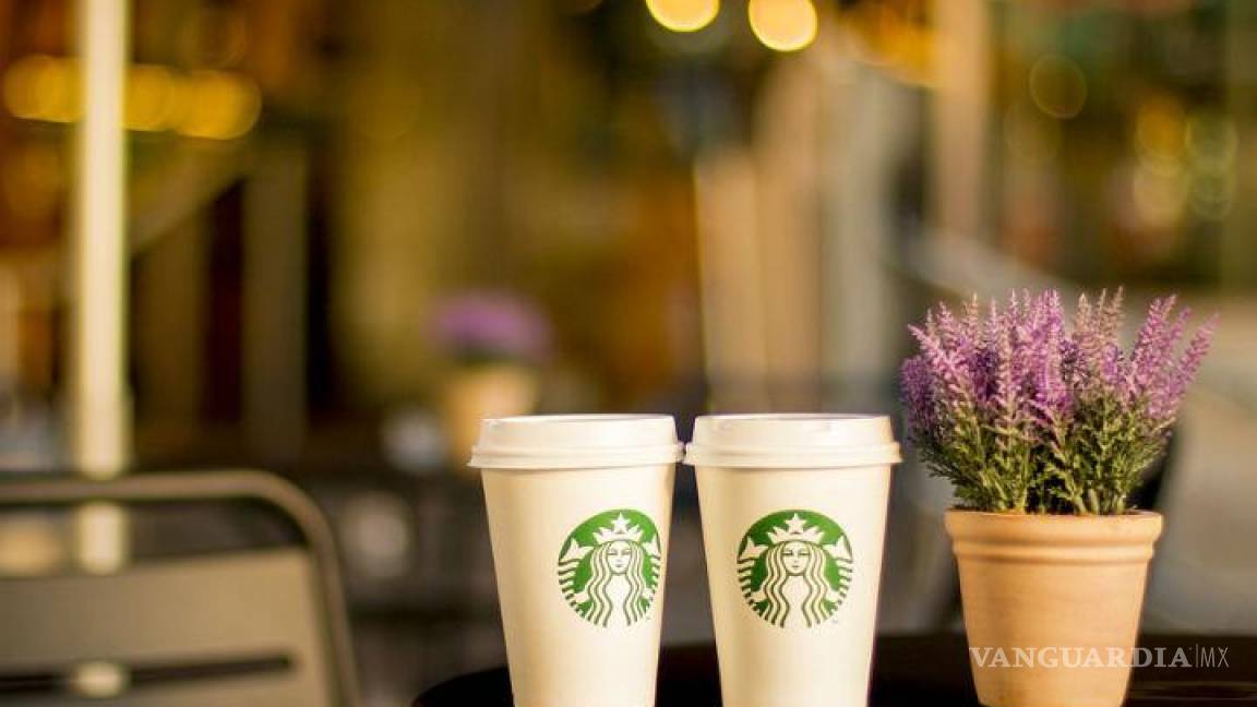 Starbucks México abre su primera tienda atendida por adultos mayores