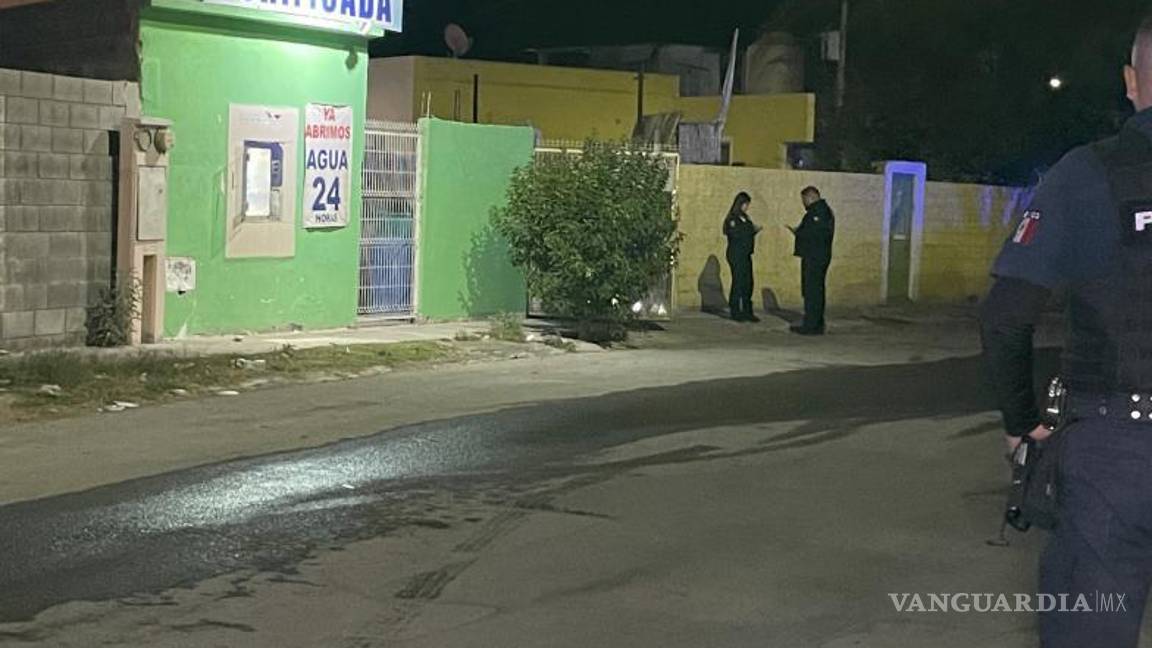 $!Paramédicos del Cuerpo de Bomberos confirmaron que el hombre ya no contaba con signos vitales, por lo que se notificó a las autoridades ministeriales