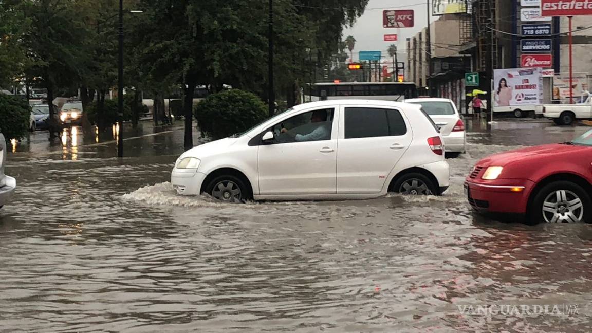 $!Intensas lluvias inundan de nuevo a Torreón, Coahuila