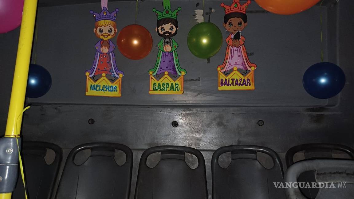 $!Chofer de la ruta Express celebra el Día de Reyes con juguetes y alegría para los niños de Ramos Arizpe