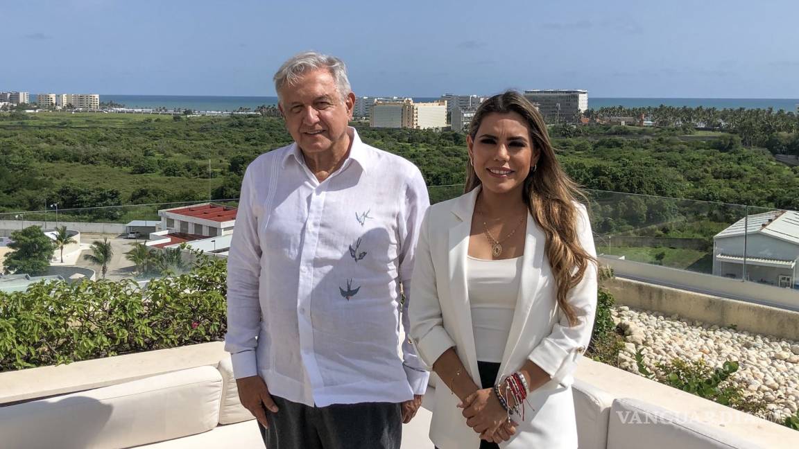 Se reúne López Obrador con Evelyn Salgado