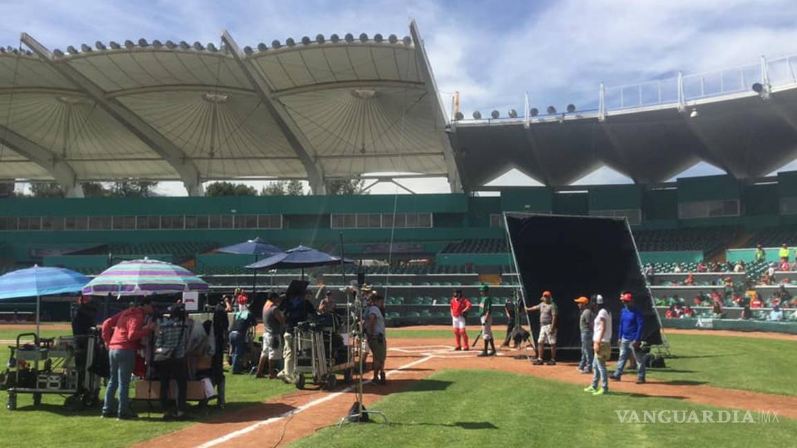 $!Así fue el detrás de cámaras de la cinta ‘108 costuras’ en la casa de los Saraperos de Saltillo