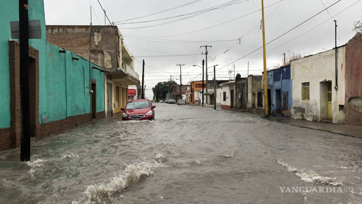 Fuerte lluvia paraliza a Saltillo; cierran vialidades