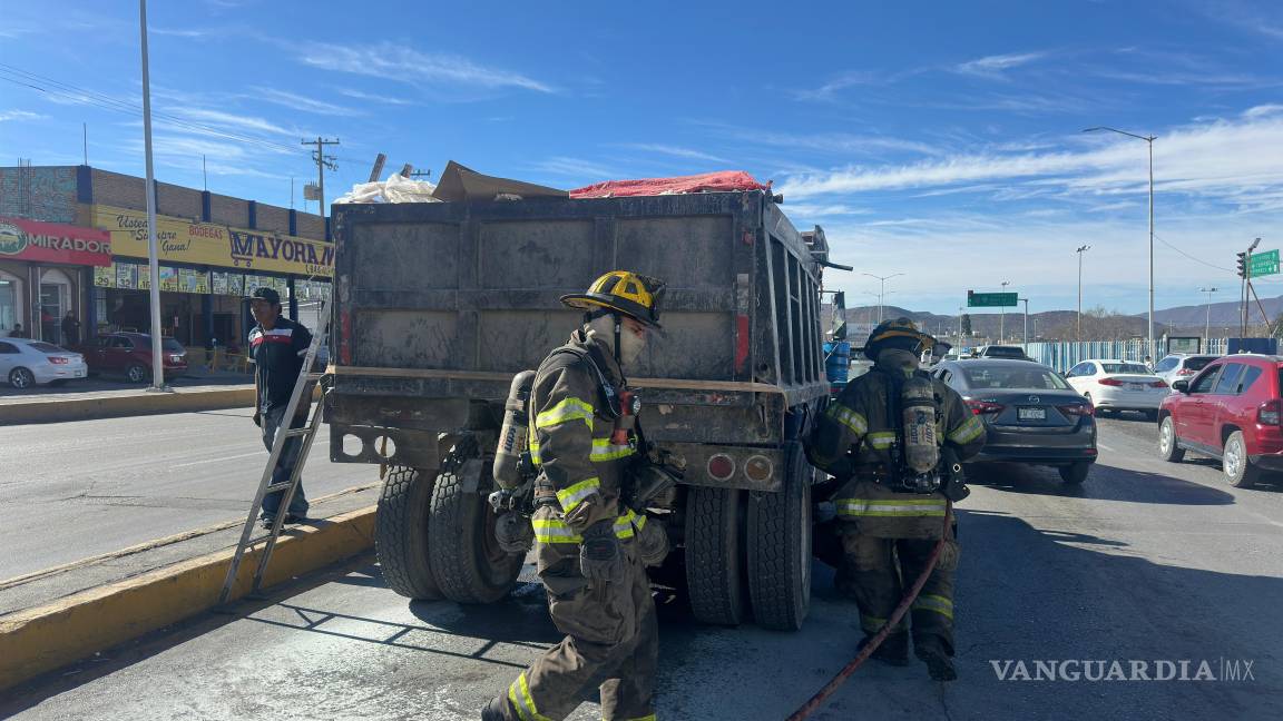 Se quema camión de volteo en Saltillo