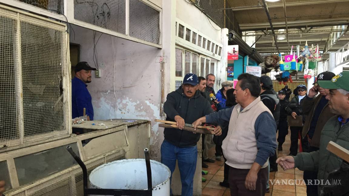 Desaloja Municipio de Saltillo otro local en Mercado Juárez