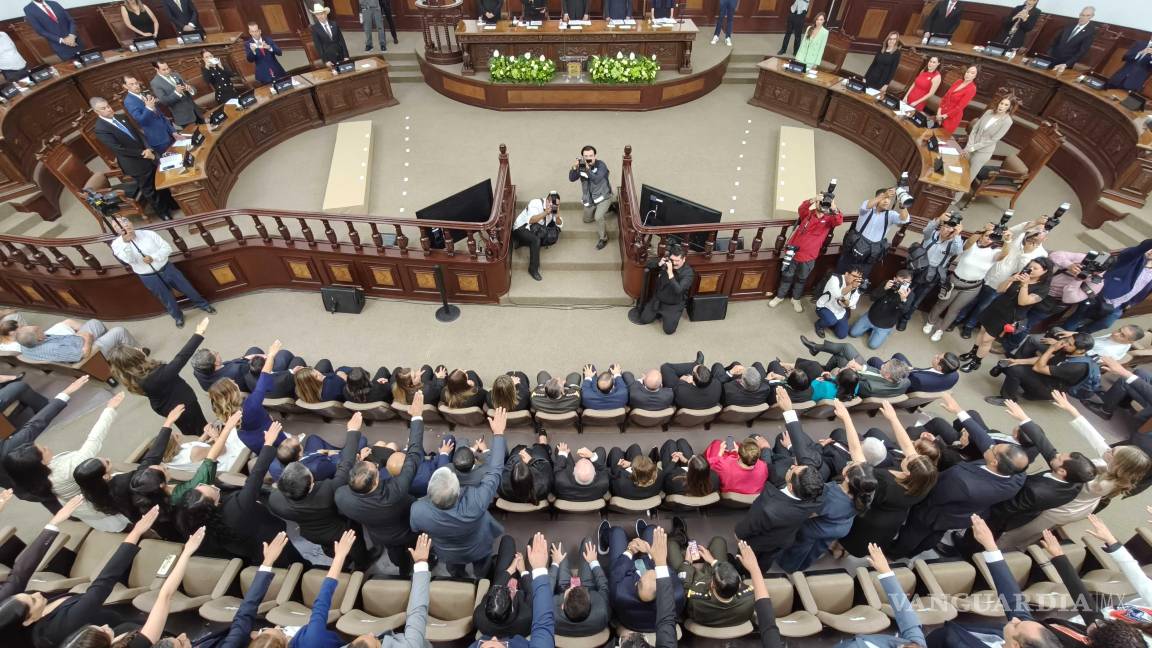 $!Los integrantes del Poder Judicial que fueron elegidos el pasado domingo 1 de junio rindieron protesta ante el Legislativo.