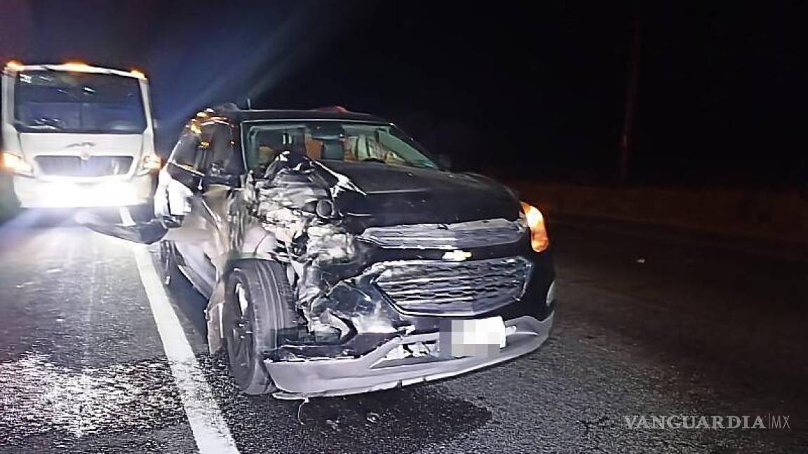 Choca pareja texana contra vaca en en la carretera Saltillo-Monclova