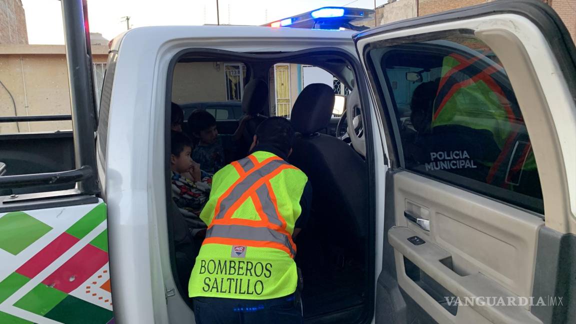 Saltillo: Rescatan UNIF y Bomberos a niños que se encontraban solos en domicilio