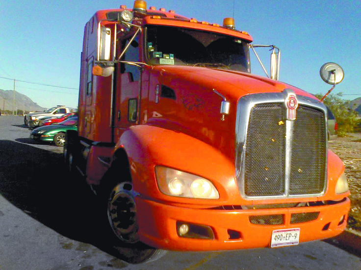 $!Trailero intoxicado casi arrolla a jóvenes en la alameda de Arteaga