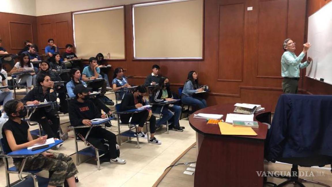 $!Añadió que la escala de valores que él recomienda siempre a su alumnado es Dios, familia, amigos y desconocidos.