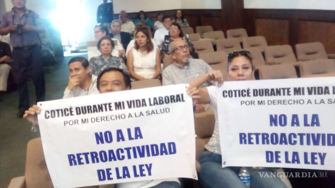 $!Más de 300 maestros inconformes de Coahuila presentan iniciativa de Reforma a la ley de la Dipetre