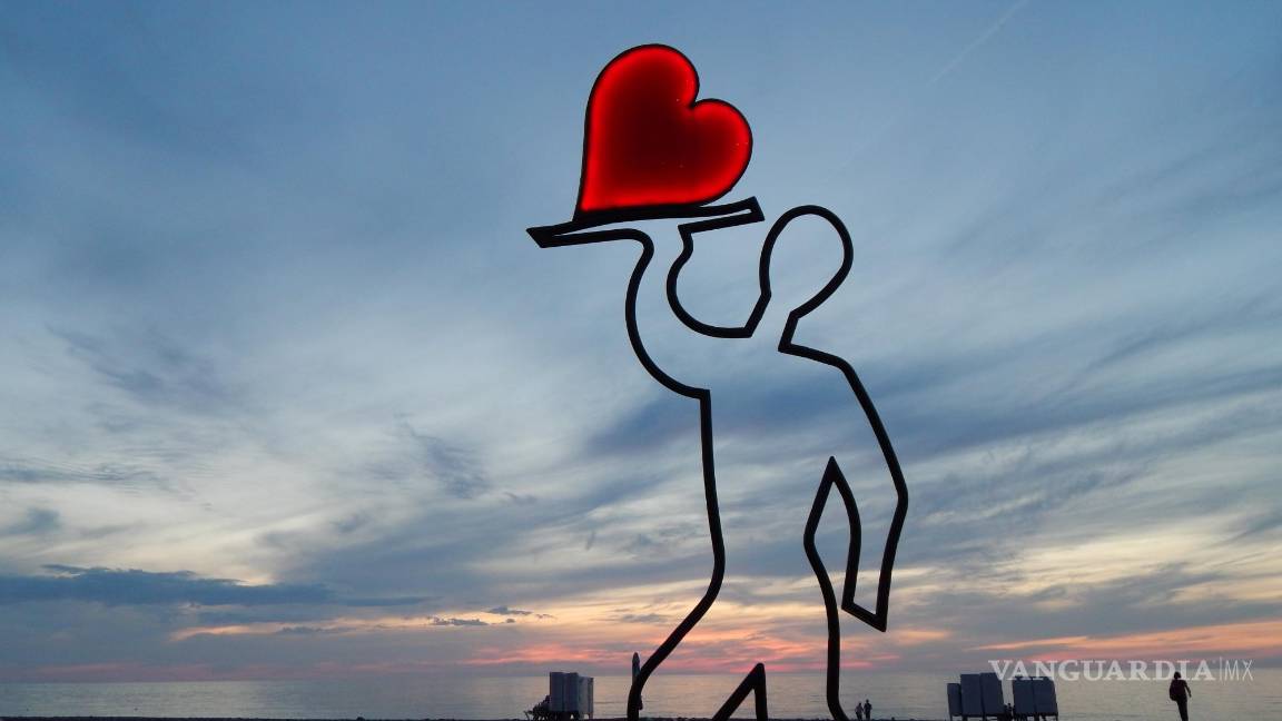 $!Una estatua típica de la ciudad de Batumi. EFE/Misha Vignanski