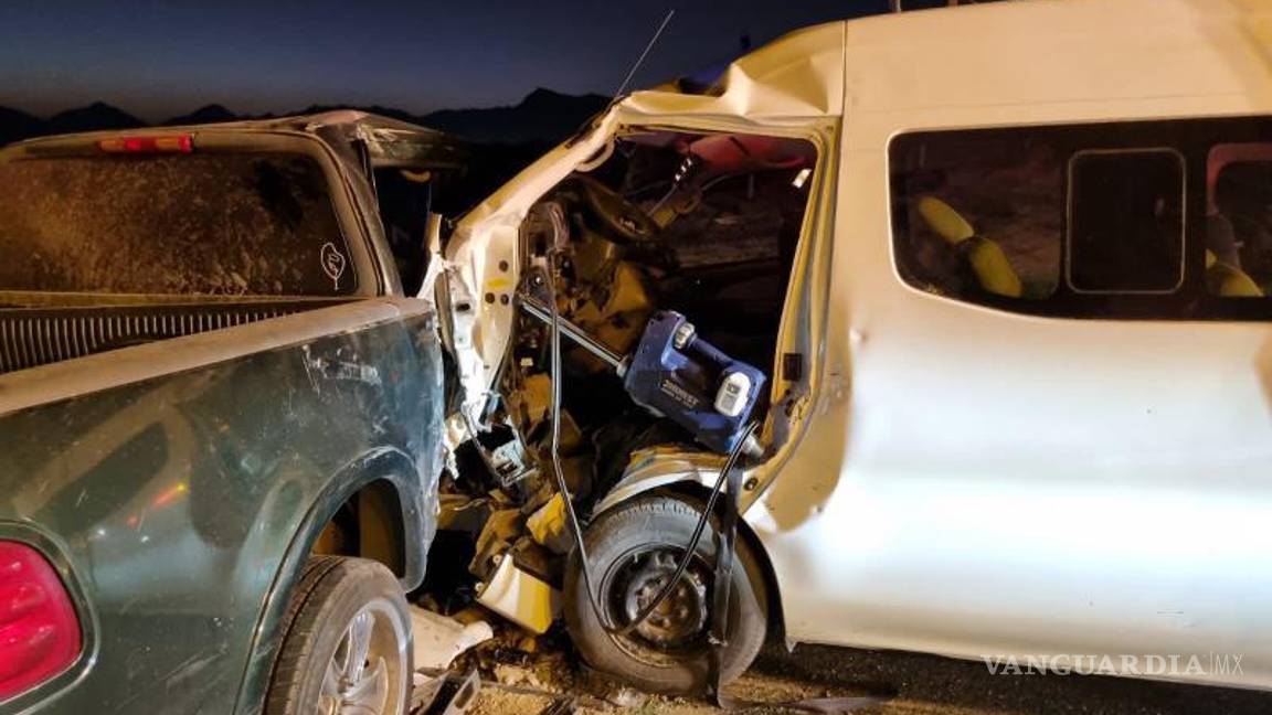 $!Paramédicos tuvieron que utilizar las “quijadas de la vida” para liberar a uno de los conductores.