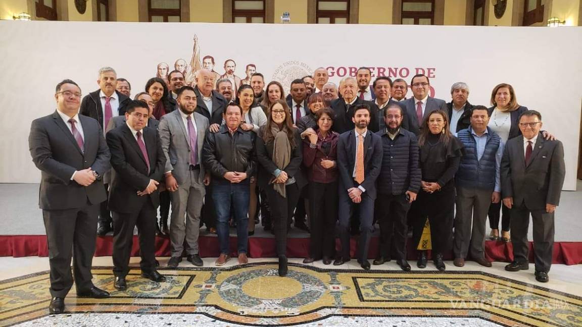 $!AMLO pide a 'superdelegados' que dejen el escritorio y recorran sus estados