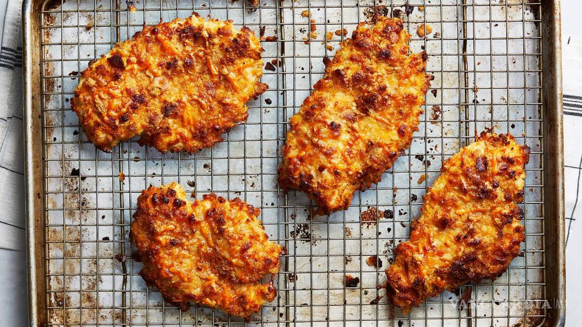 $!Pechugas de pollo con queso cheddar y galletas Ritz.