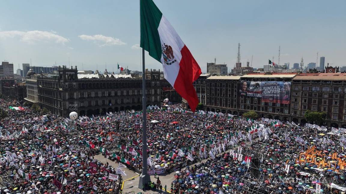 $!Más de 350 mil personas acompañaron a Claudia Sheinbaum en el Zócalo de la CDMX