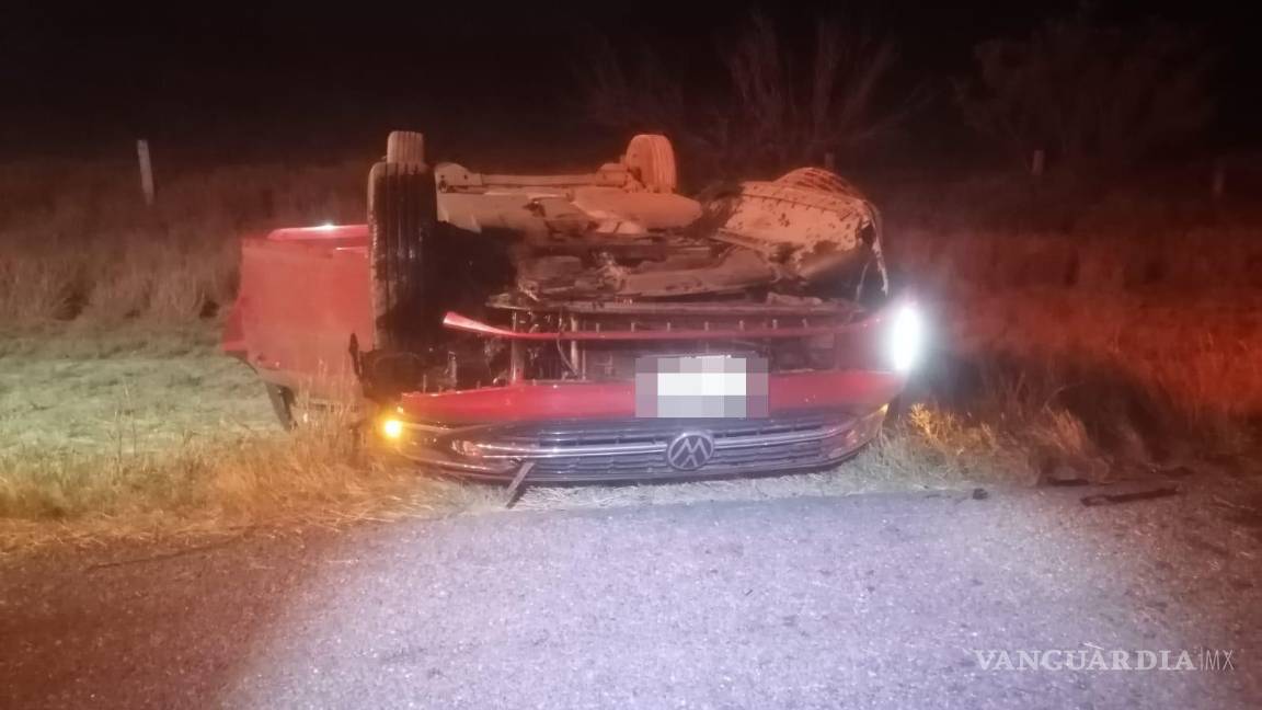 Vuelca tras chocar con un becerro muerto en Ramos Arizpe; ya había sido atropellado